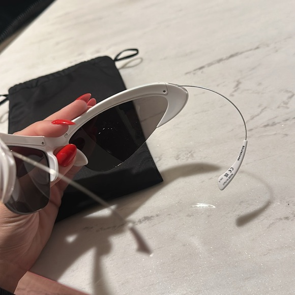 BALENCIAGA WIRE CAT SUNGLASSES - Picture 4 of 7
